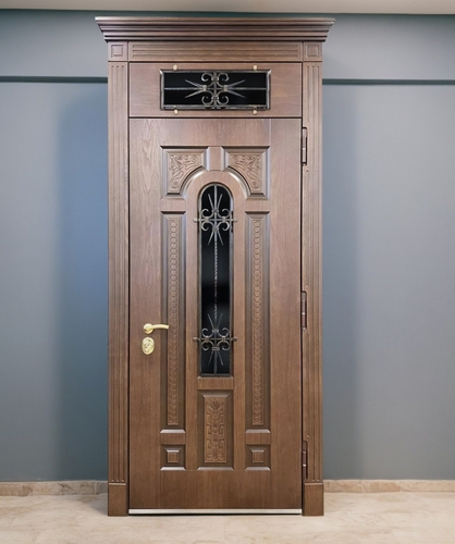 С фрамугой и карнизом