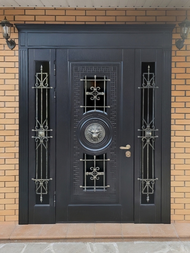 Парадная дверь с ковкой