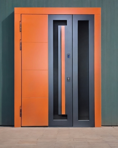 Серо-оранжевая дверь