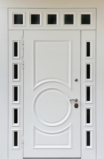 Входная остекленная группа с терморазрывом и отделкой из белых панелей МДФ с багетом Входная остекленная группа с терморазрывом и отделкой из белых панелей МДФ с багетом